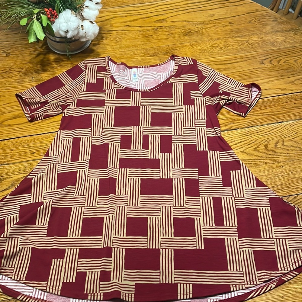 LulaRoe Perfect Tee, rust/red & tan, Size Medium.  Great condition.